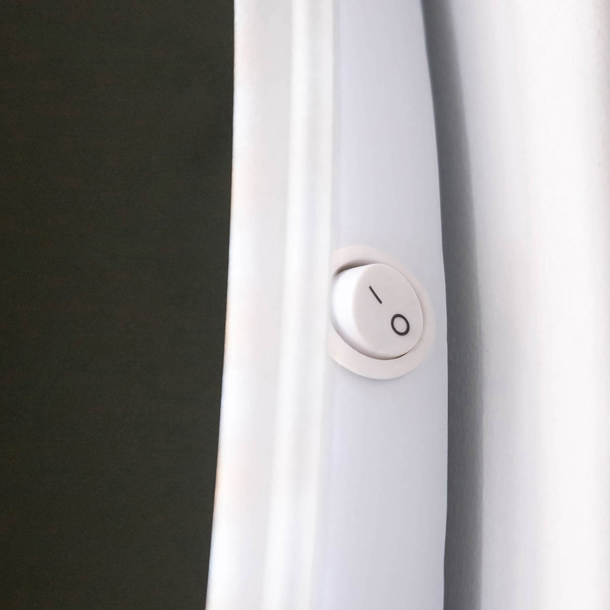 Sensio Como Illuminated Mirror Round Wall-mounted Bathroom & WC (W)60cm - Image 3