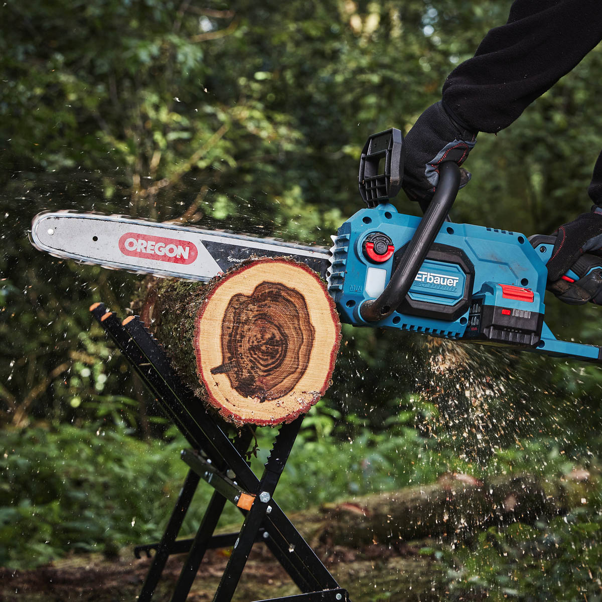 Erbauer Chainsaw Cordless 36V 8.0/4.0Ah Li-Ion ERT1038CHN Wood 400mm Cutter - Image 4