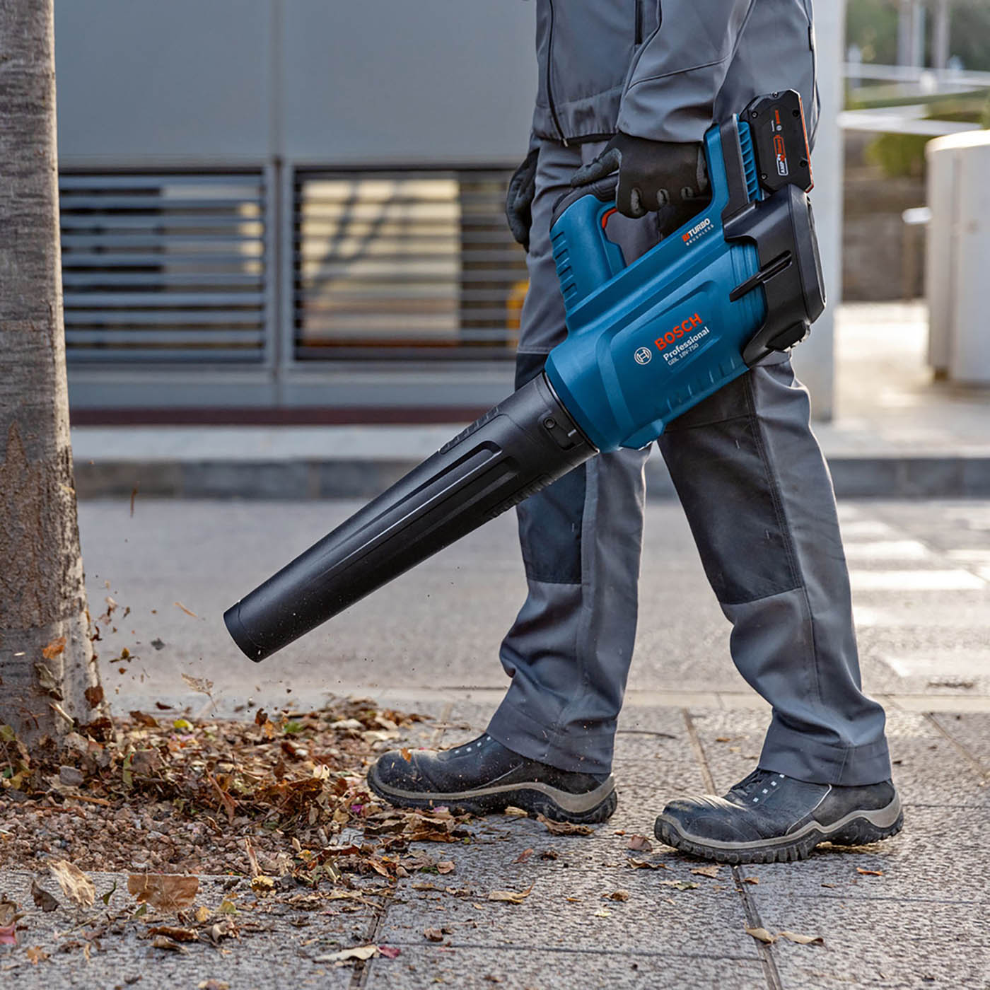Bosch Leaf Blower Cordless GBL 18V-750 Brushless 18V Coolpack Body Only - Image 2