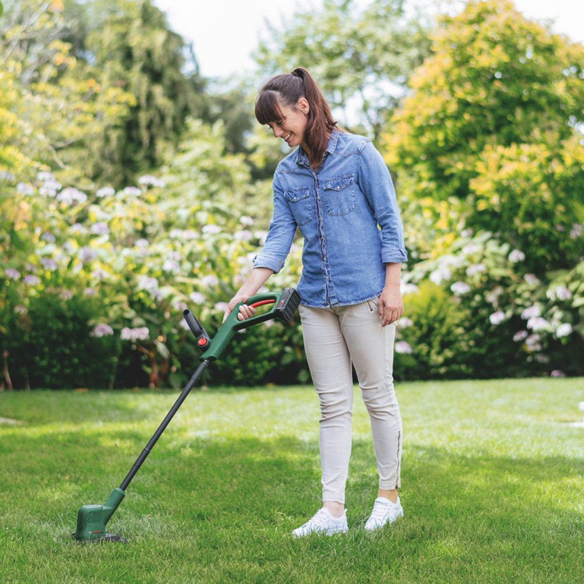 Bosch Grass Trimmer Cordless 18V 2.0Ah Li-Ion EasyGrassCut18-230 Grass Cutter - Image 3