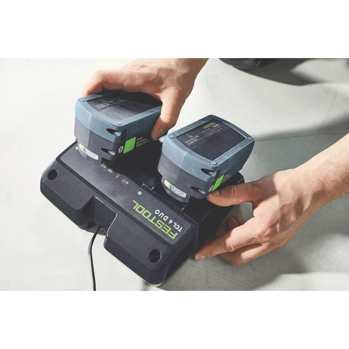 Festool Dual Rapid Charger 6A Charges 10.8/14.4/18V Batteries LED Display - Image 3