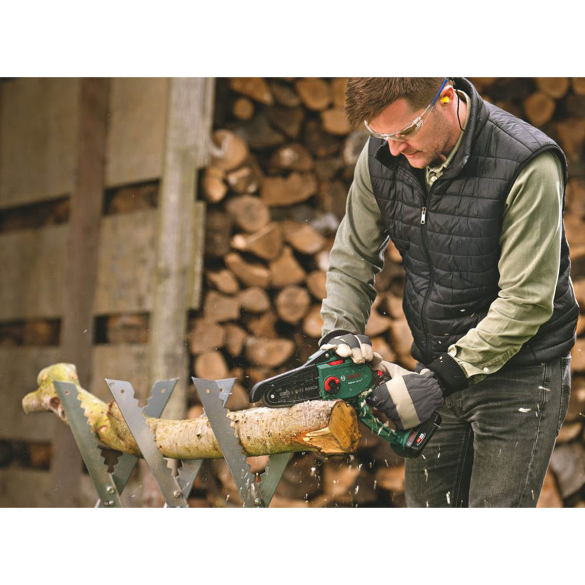 Bosch Mini Chainsaw EasyChain 18V-15-7 Cordless Compact Li-Ion 15cm Body Only - Image 2