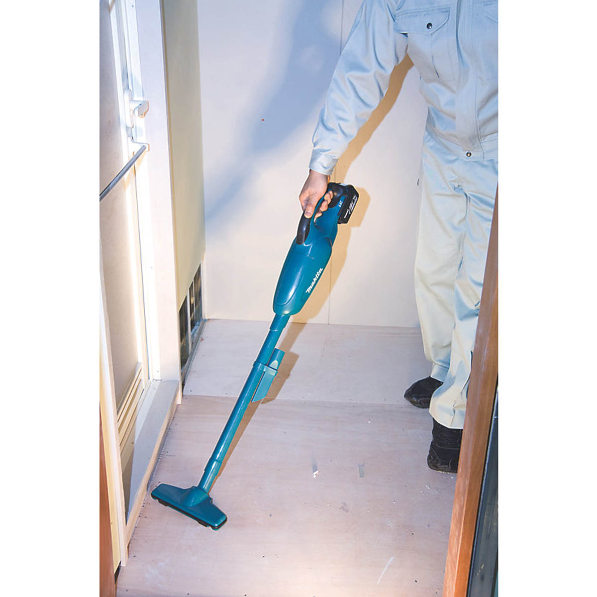 Makita Vacuum Cleaner Cordless 18V Li-Ion DCL180Z Stick Handheld 0.65L Body Only - Image 3