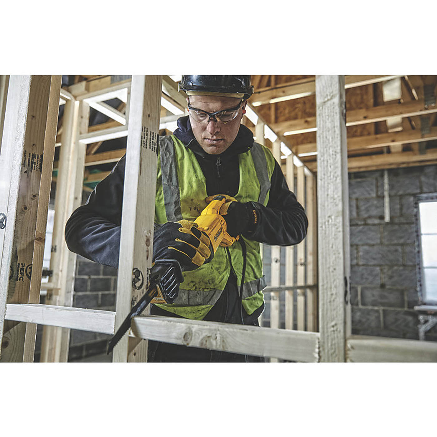 DeWalt Reciprocating Saw Electric DWE305PK-GB Heavy Duty Compat Powerful 1100W - Image 4