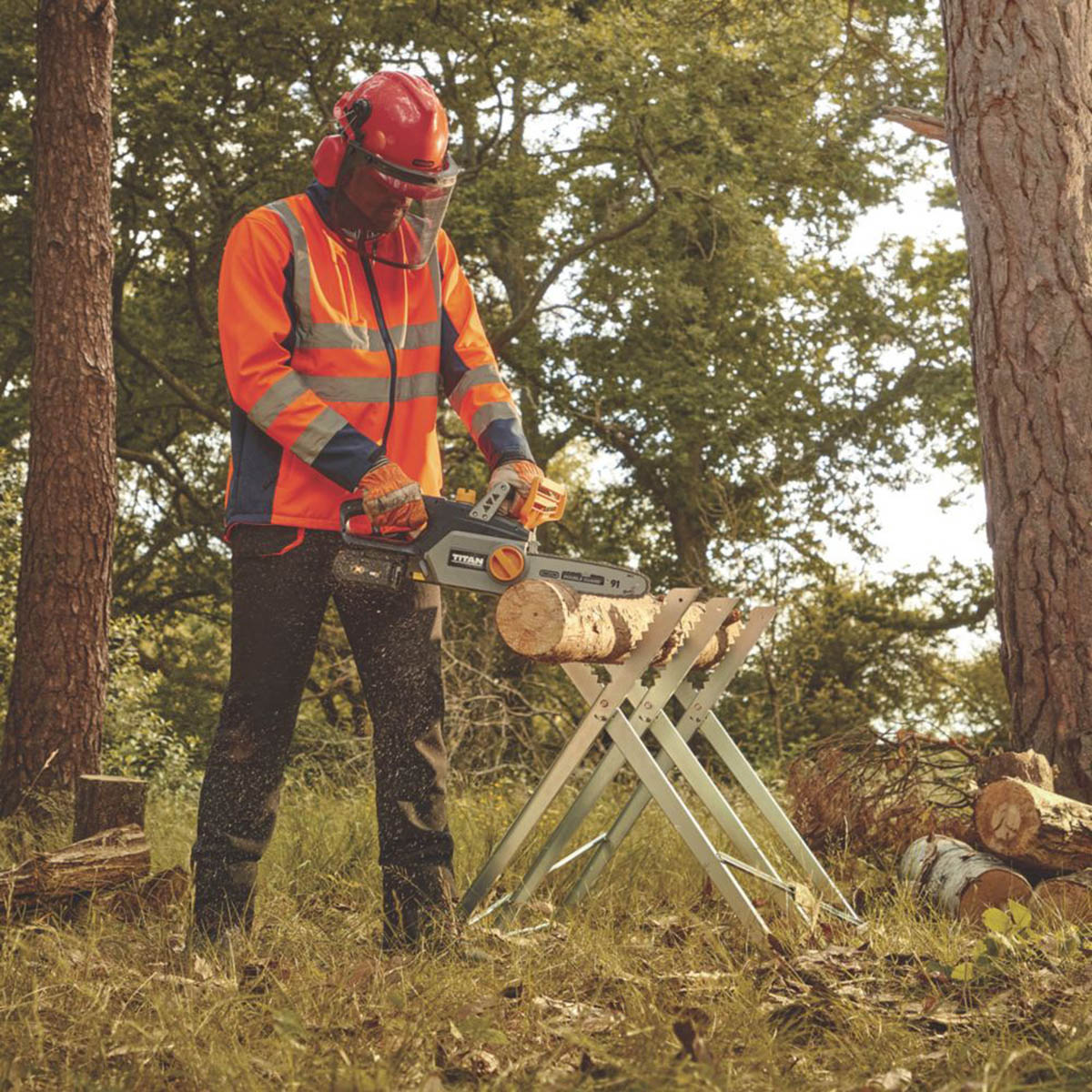 Titan Chainsaw Cordless 18V Li-Ion TTI932CHN 25cm Garden Wood Cutter Body Only - Image 2