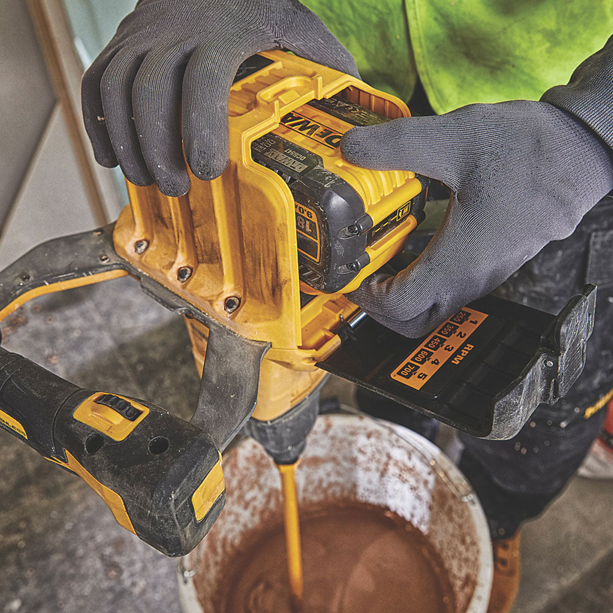 Dewalt Paddle Mixer Cordless Cement Stirrer Dual Handle 54V 9Ah Li-Ion Flexvolt - Image 5