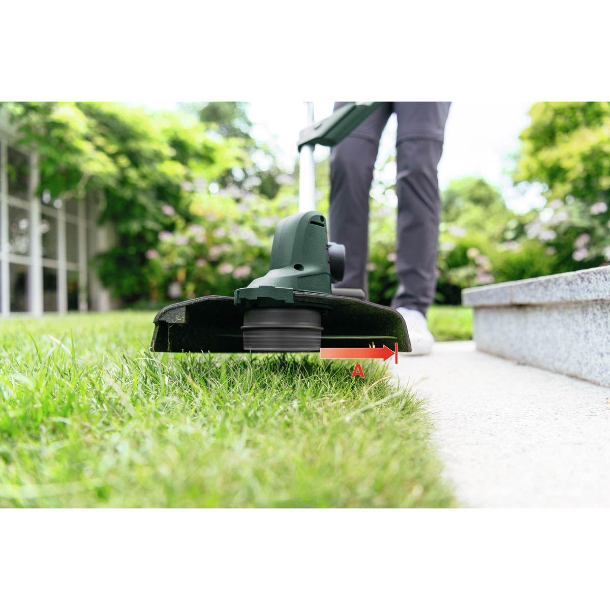 Bosch Grass Trimmer Cordless 18V 2Ah Li-Ion UniversalGrassCut 260mm Telescopic - Image 4
