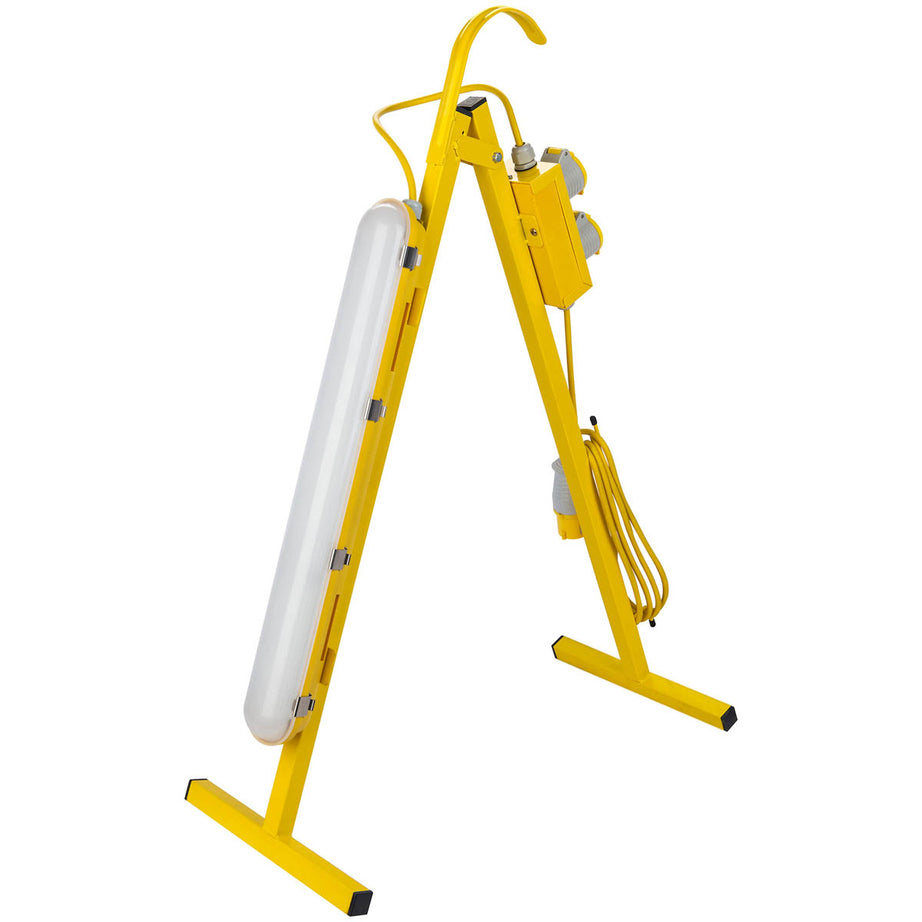Luceco LED Work Light Electric 110V LSLPL301V Tripod 3000lm Portable 24W - Image 1