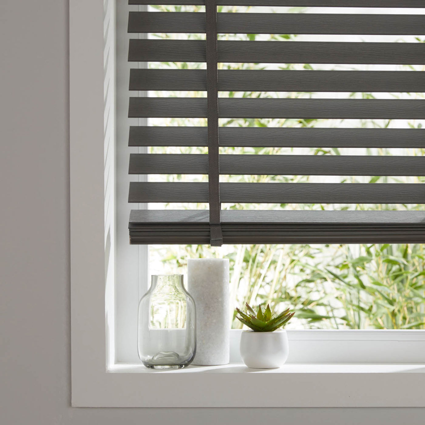 Venetian Blind Lone Grey Corded Woodgrain Effect PVC (W)120cm (L)180cm - Image 2