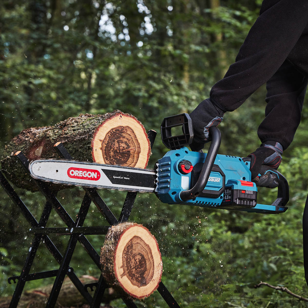 Erbauer Chainsaw Cordless 36V 8.0/4.0Ah Li-Ion ERT1038CHN Wood 400mm Cutter - Image 7