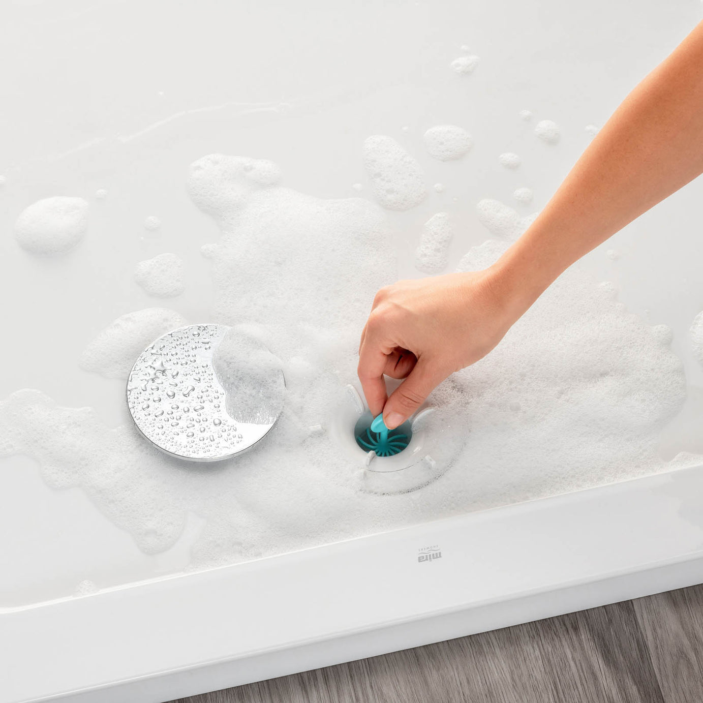 Mira Flight Low Gloss White Quadrant Universal Shower tray (L)900mm (W)900mm (H) 40mm - Image 3