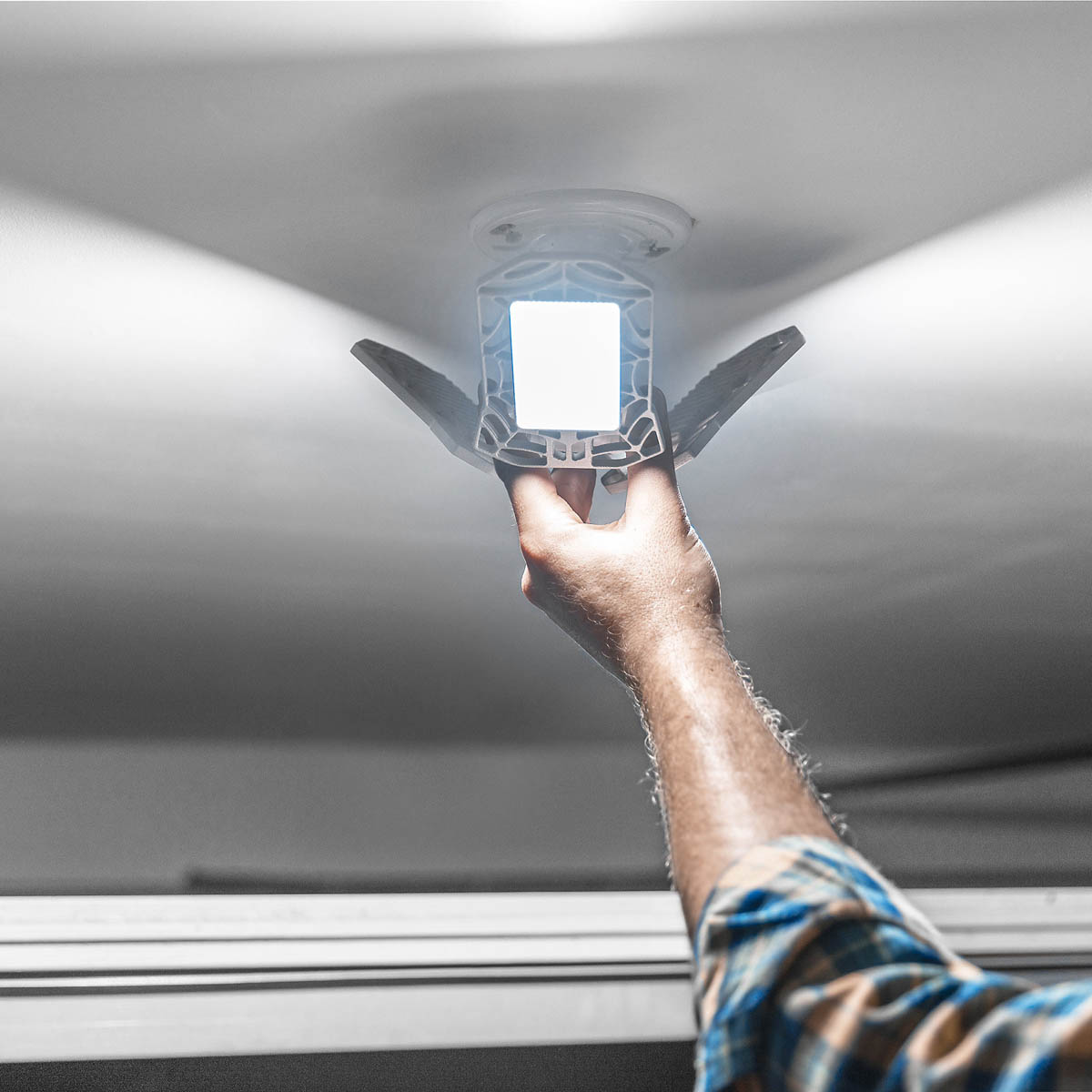 Nebo Work Light 3 Panels Integrated LED Adjustable Garages Basements 6000lm - Image 1