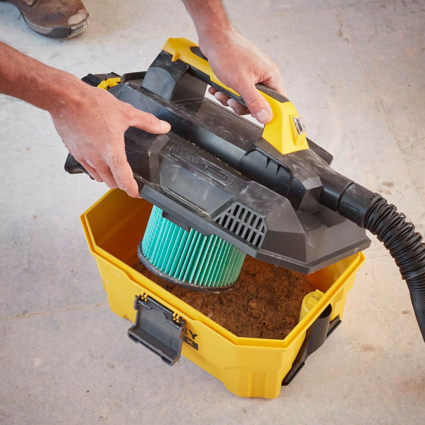 Stanley FatMax Cordless Wet and Dry Vacuum 7.5L SFMCV002B-XJ Body Only - Image 3