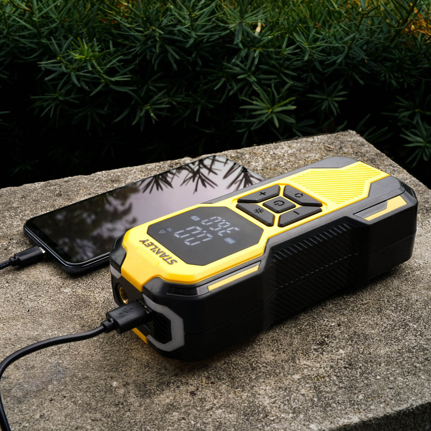 Stanley Tyre Inflator Cordless Digital Ergonomic Portable Pump Car Bike 11.1V - Image 7