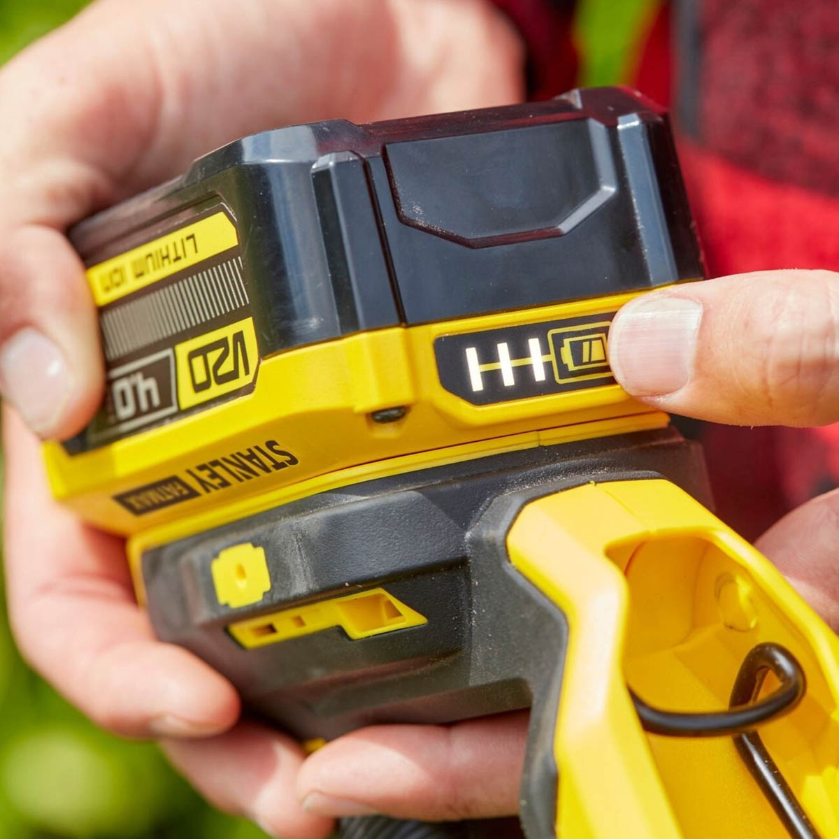 Stanley Grass Trimmer Cordless 18V 4Ah Li-Ion SFMCST933M1-GB 330mm Grass Cutter - Image 3