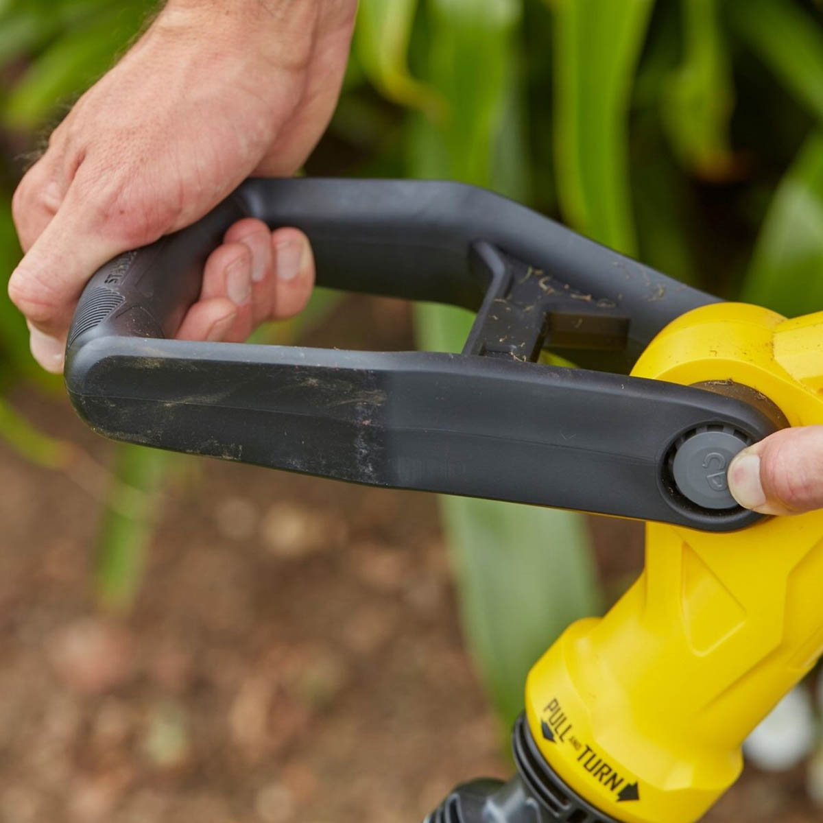 Stanley Grass Trimmer Cordless 18V 4Ah Li-Ion SFMCST933M1-GB 330mm Grass Cutter - Image 5