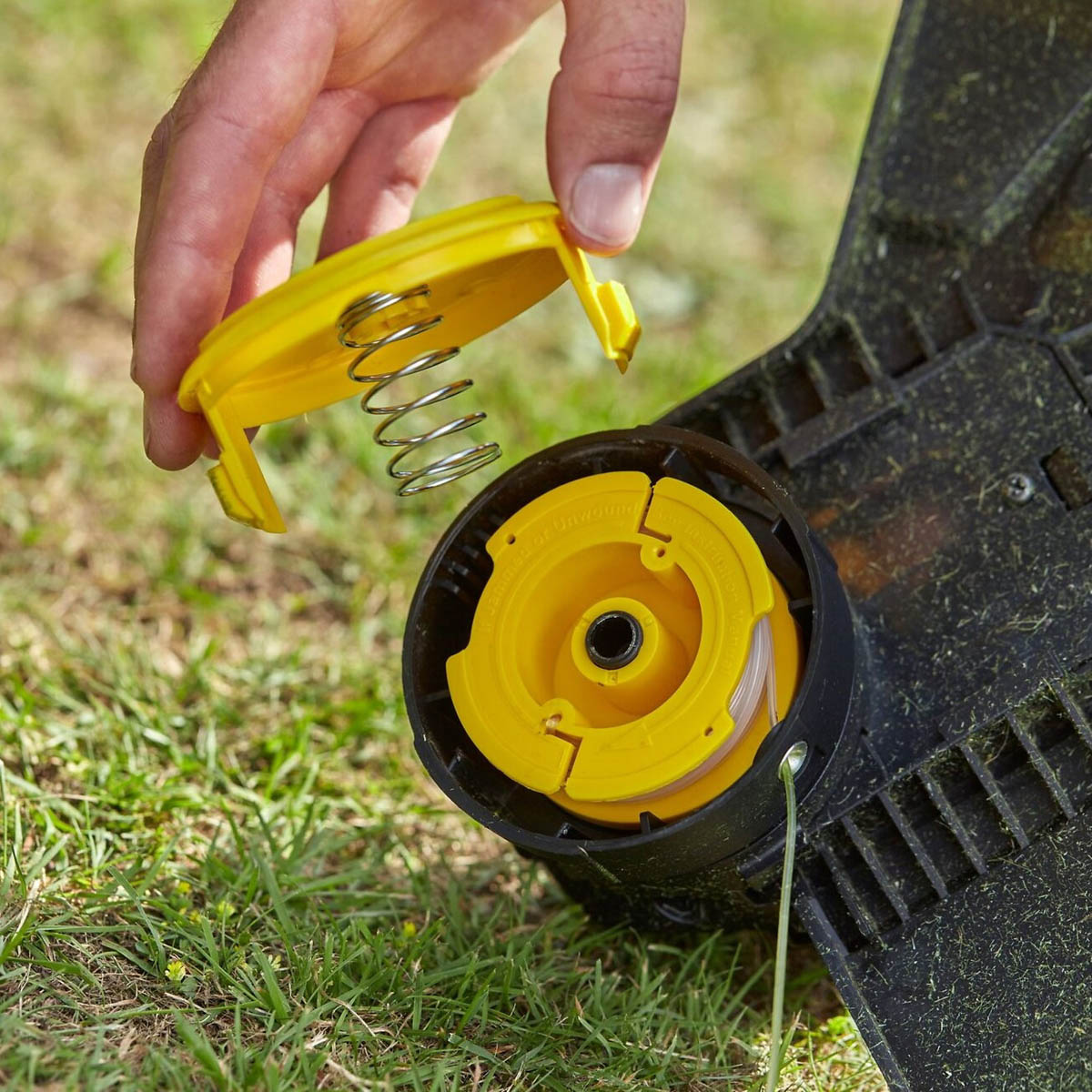 Stanley Grass Trimmer Cordless 18V 4Ah Li-Ion SFMCST933M1-GB 330mm Grass Cutter - Image 9