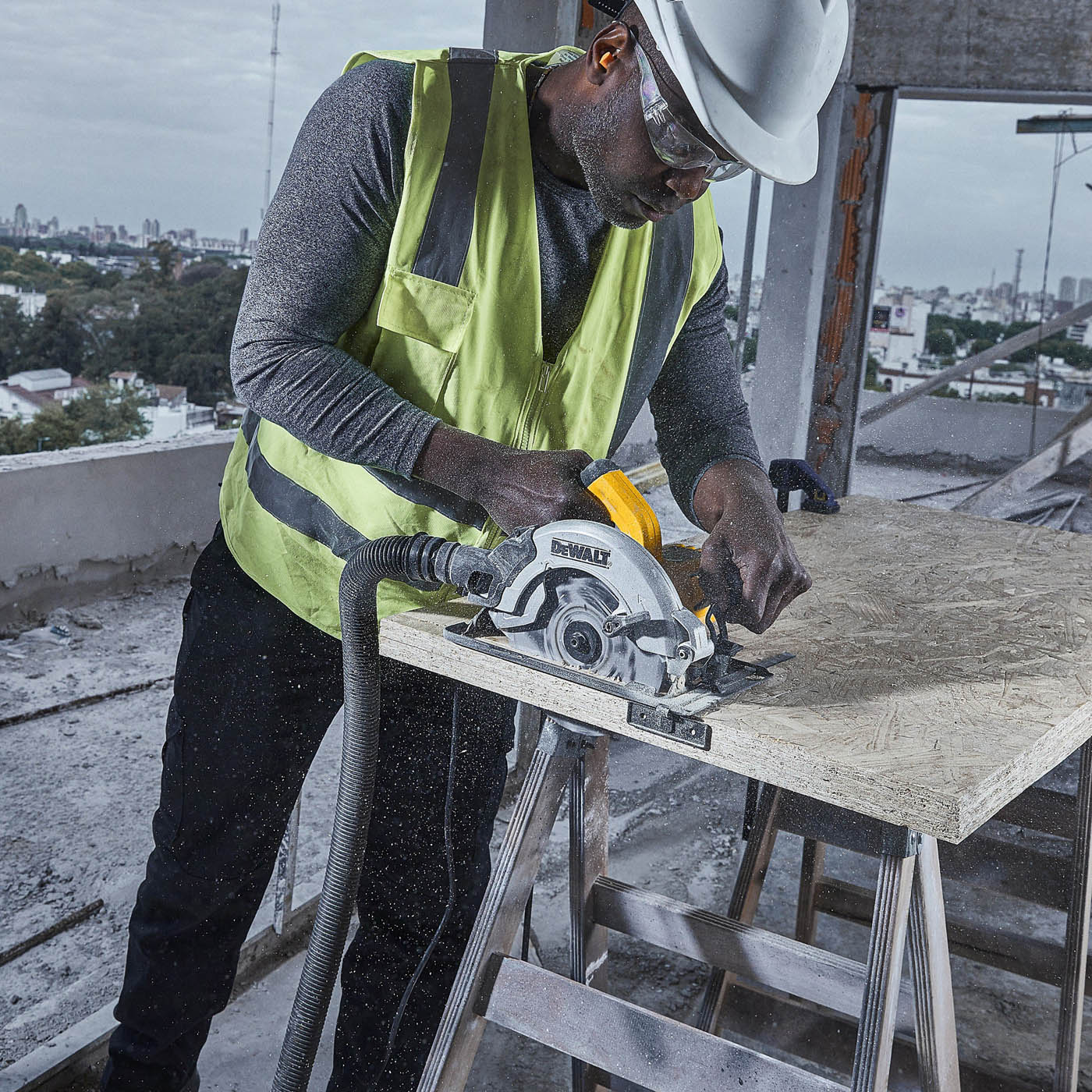 DeWalt Circular Saw DWE5615-GB Corded Electric Powerful Compact 1500W 230V 190mm - Image 3