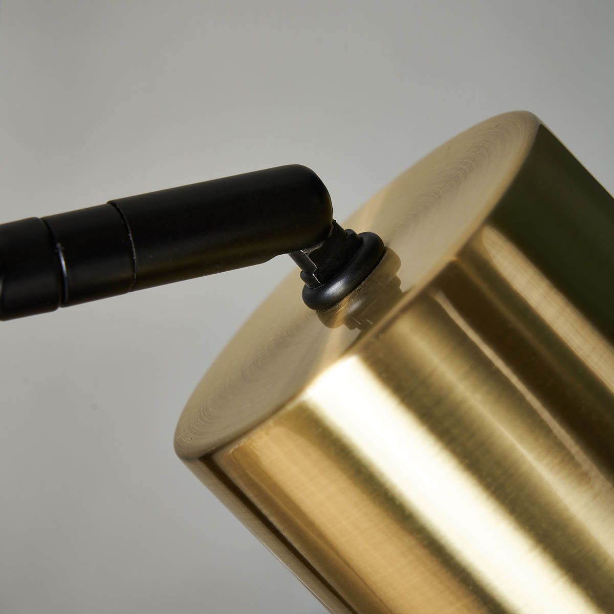 Inlight Carana Matt Black Brass effect LED Floor lamp - Image 5