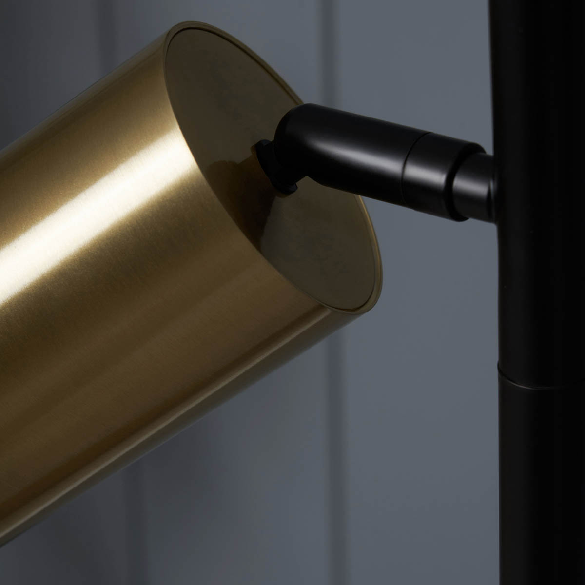 Inlight Carana Matt Black Brass effect LED Floor lamp - Image 9