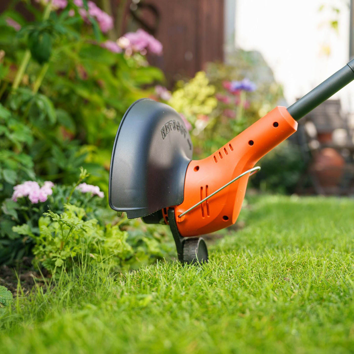 Flymo Grass Trimmer Cordless 18V 2Ah Li-Ion 970764101 250mm Garden Cutter - Image 3