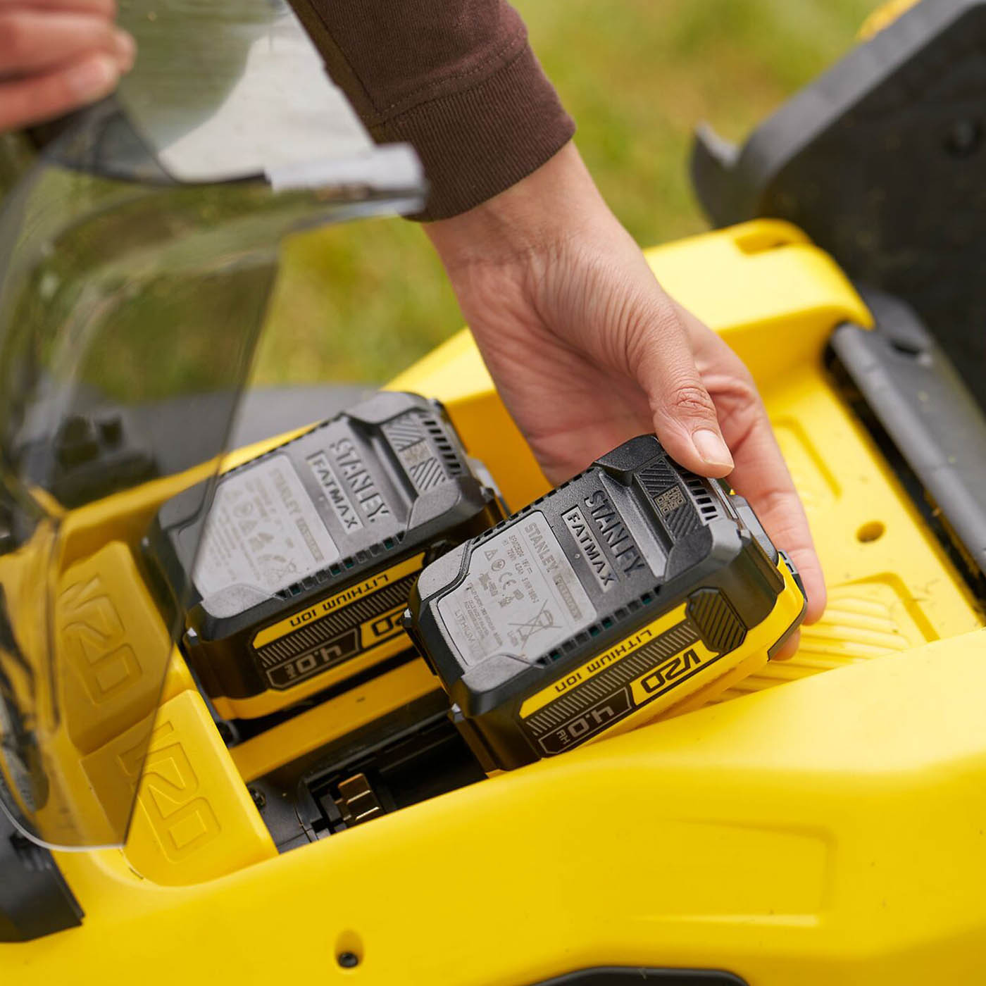 Stanley Lawn Mower Cordless 18V 2x4.0Ah Li-Ion SFMCMW2651M-GB Grass 51cm Cutter - Image 8