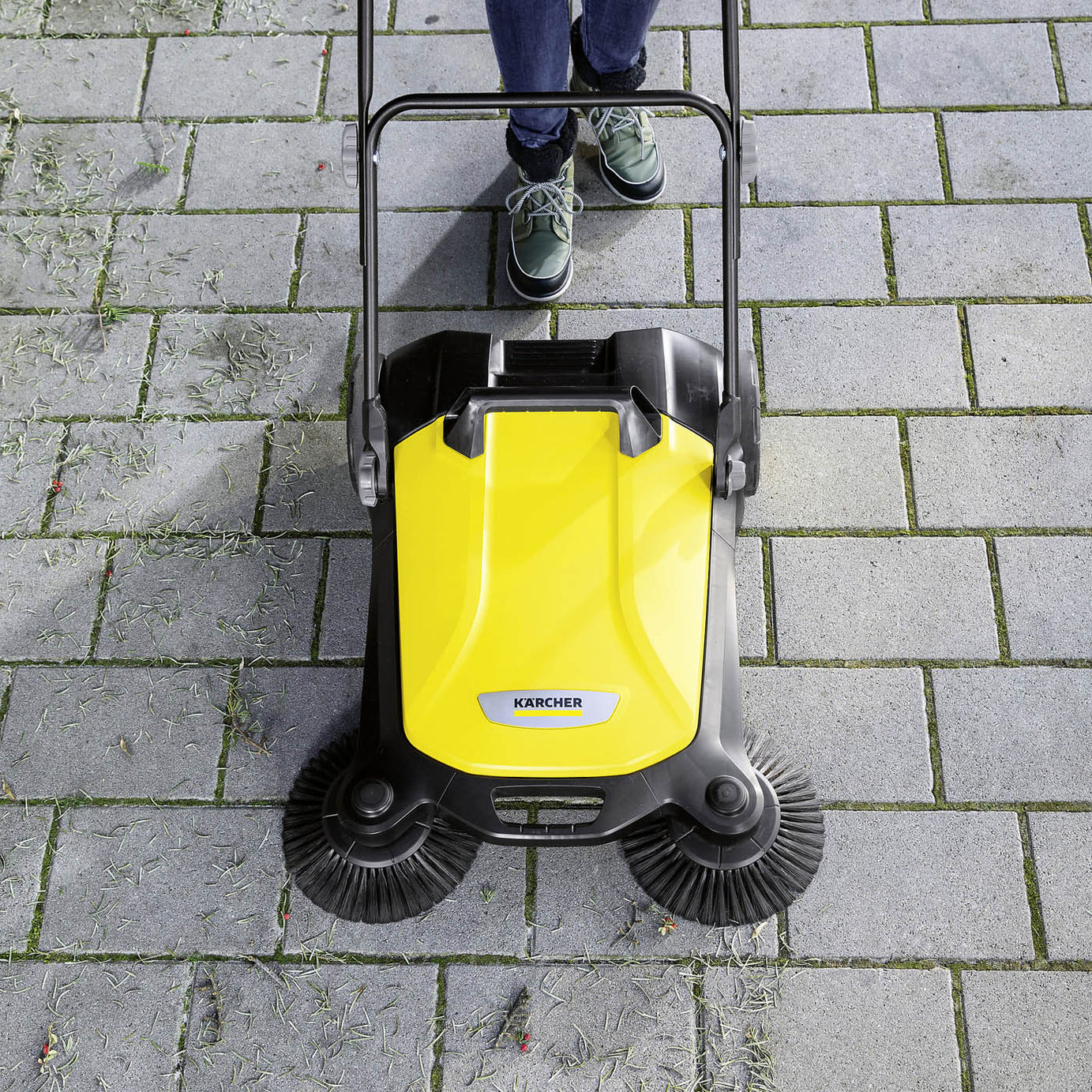 Kärcher S4 Twin Cordless Yellow Floor sweeper - Image 7