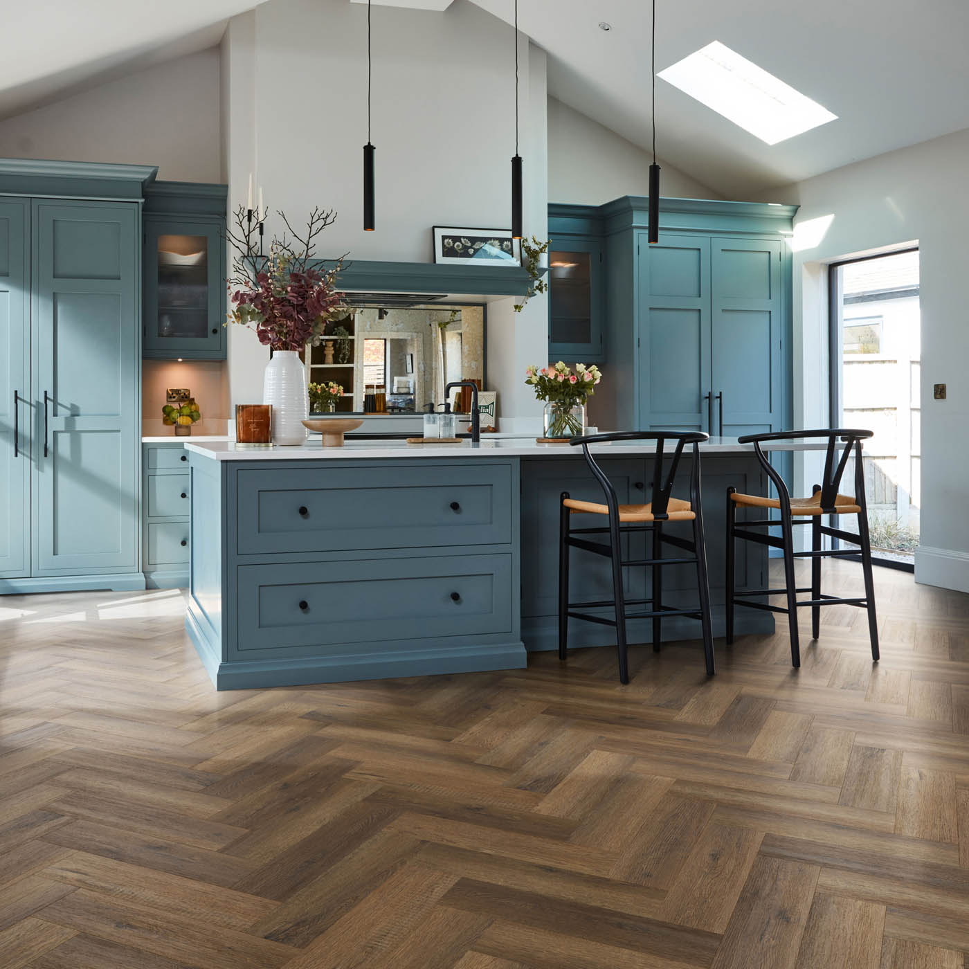 Dark brown Oak effect Embossed Herringbone Luxury vinyl click Planks, 1.95m² - Image 2