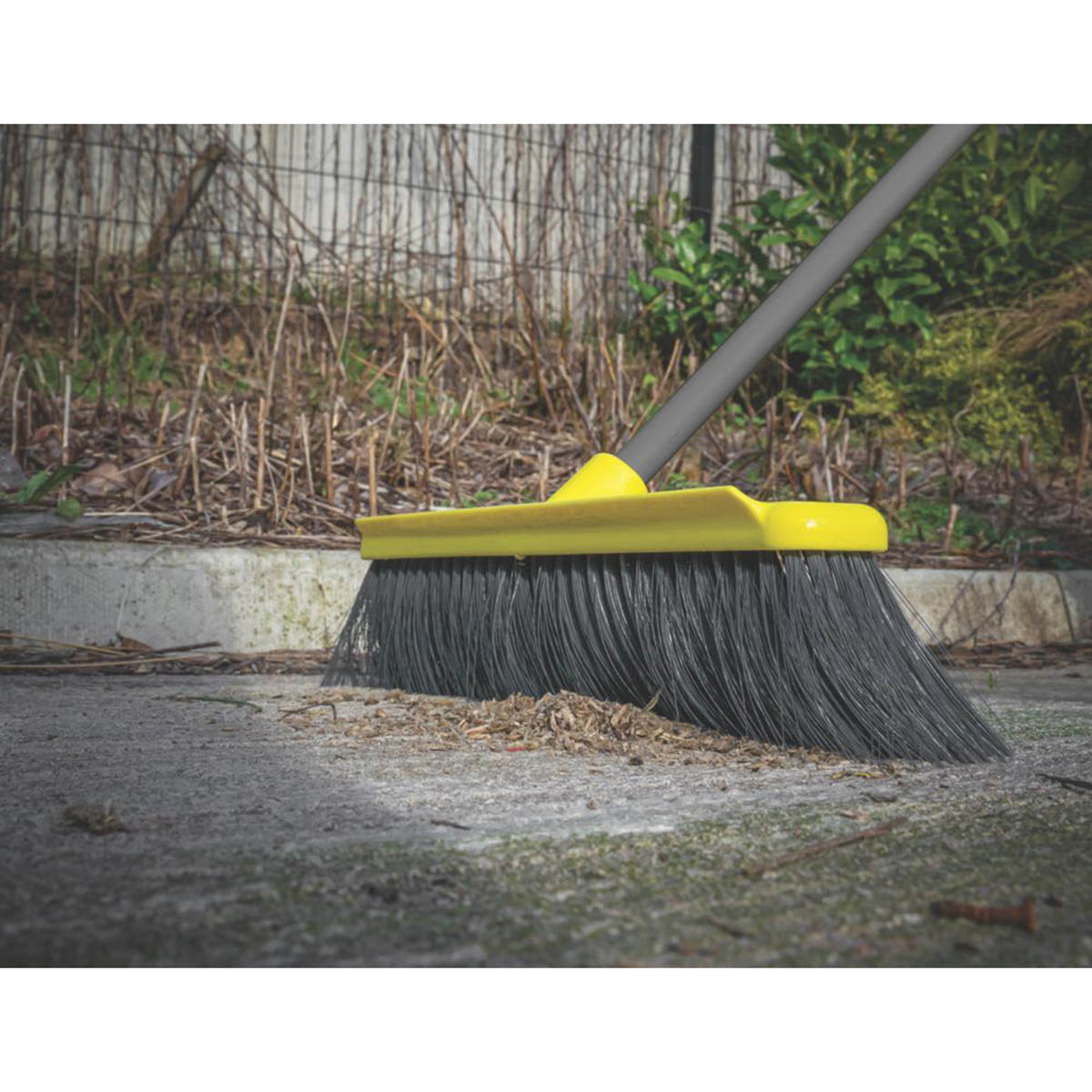 Red Gorilla Broom Integrated Scraper Blade Extendable Handle Lightweight 50cm - Image 3