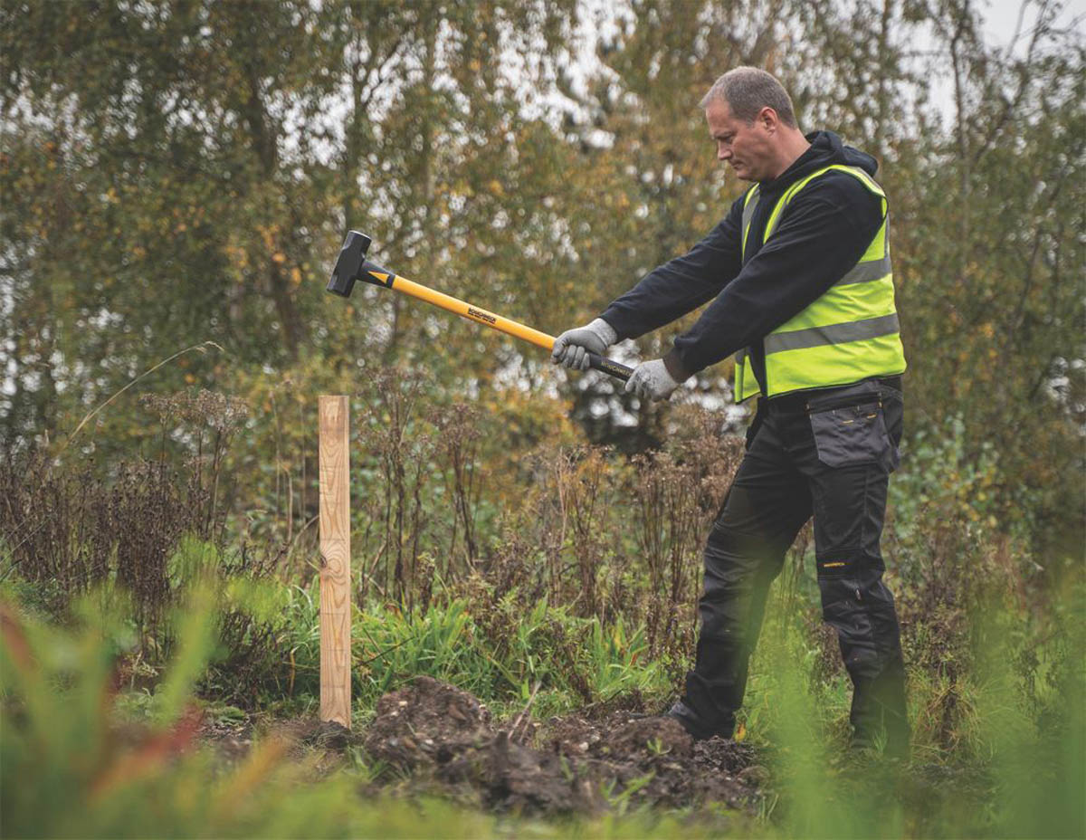 Roughneck Sledge Hammer Fibreglass Drop Forged Steel Soft Grip Handle 4.5kg - Image 3