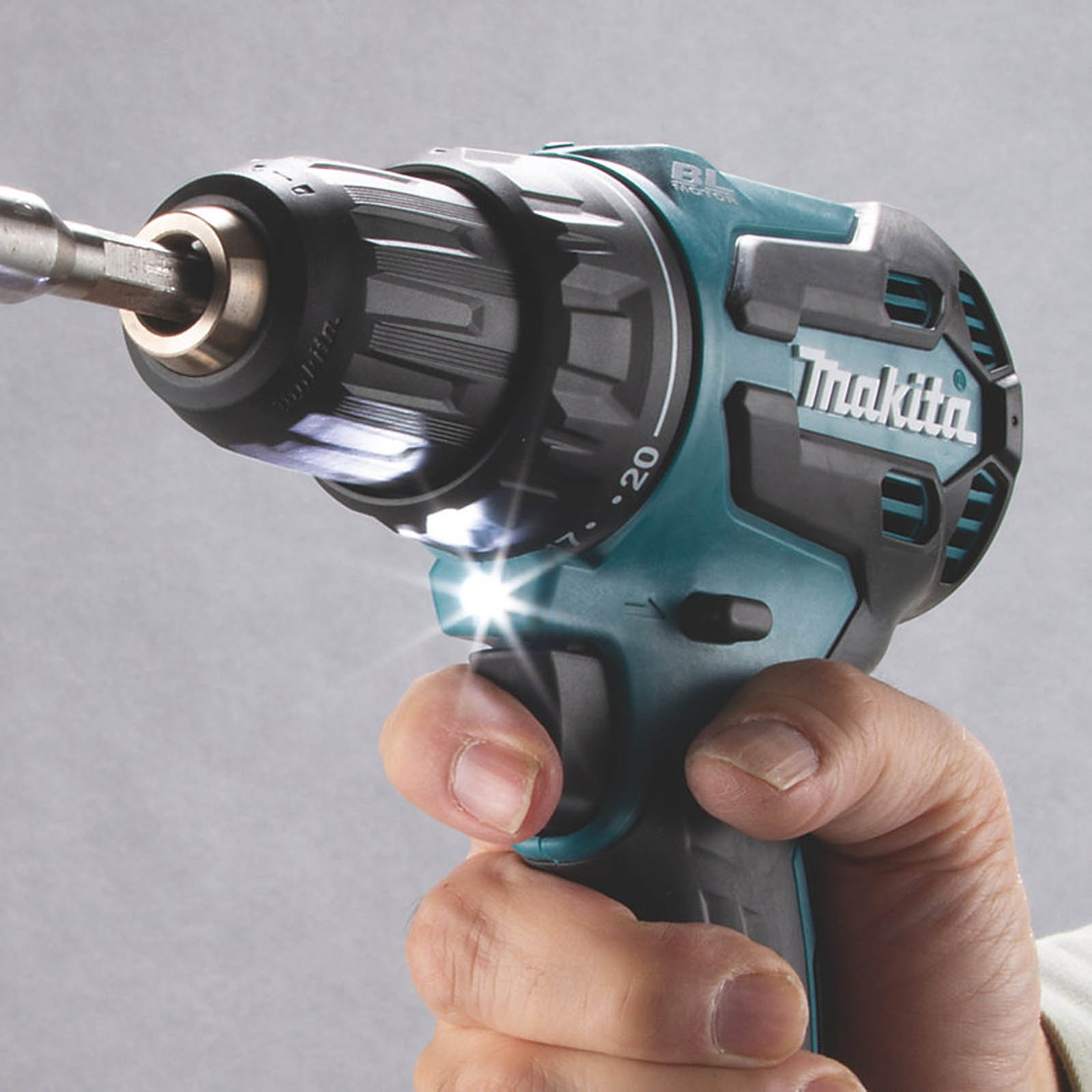 Makita Combi Drill & Impact Driver Twin Pack DLX2537ST 18V 2x5Ah Li-Ion Cordless - Image 4