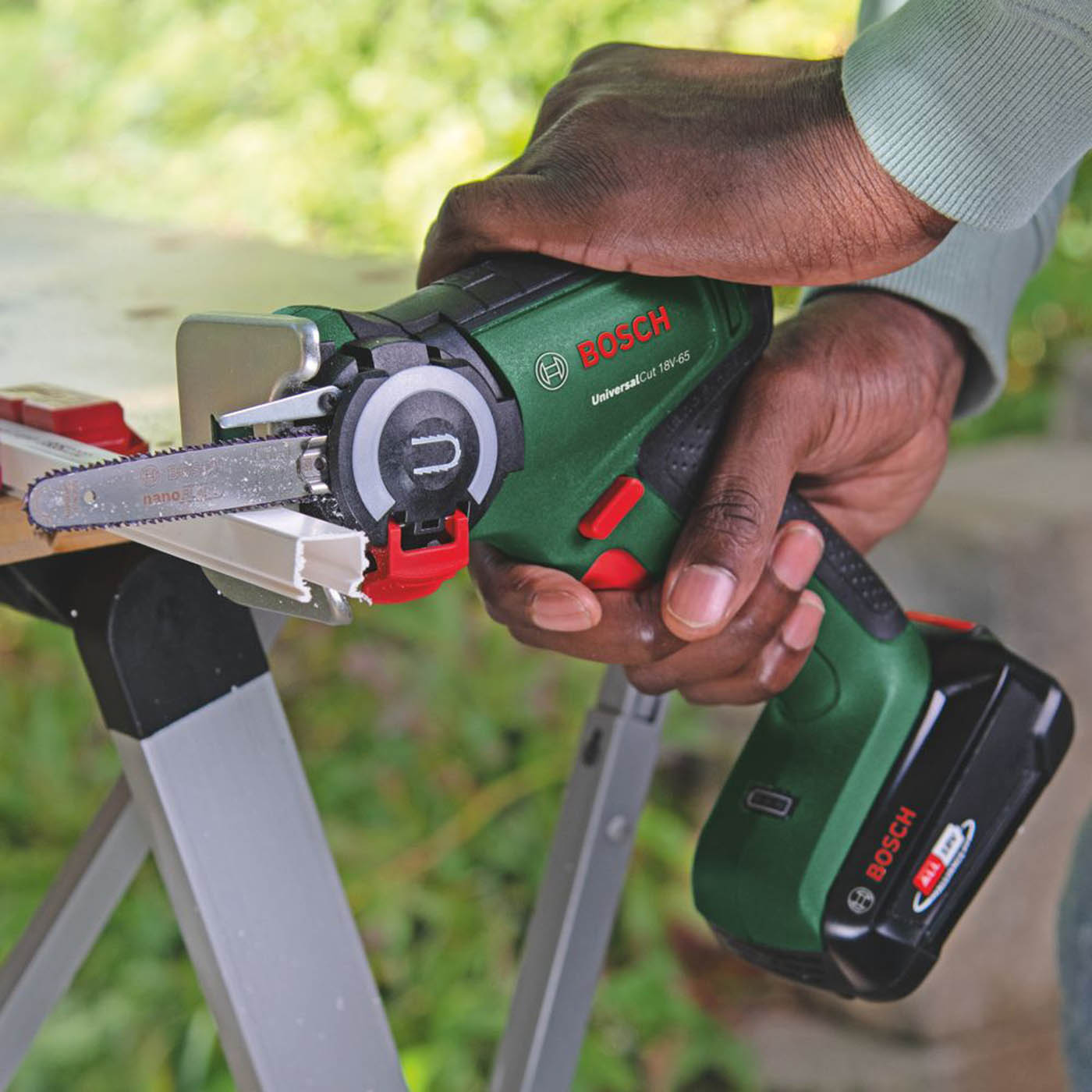 Bosch Mini Chainsaw Cordless 18V Li-Ion UniversalCut18V-65 6.5cm Body Only - Image 4