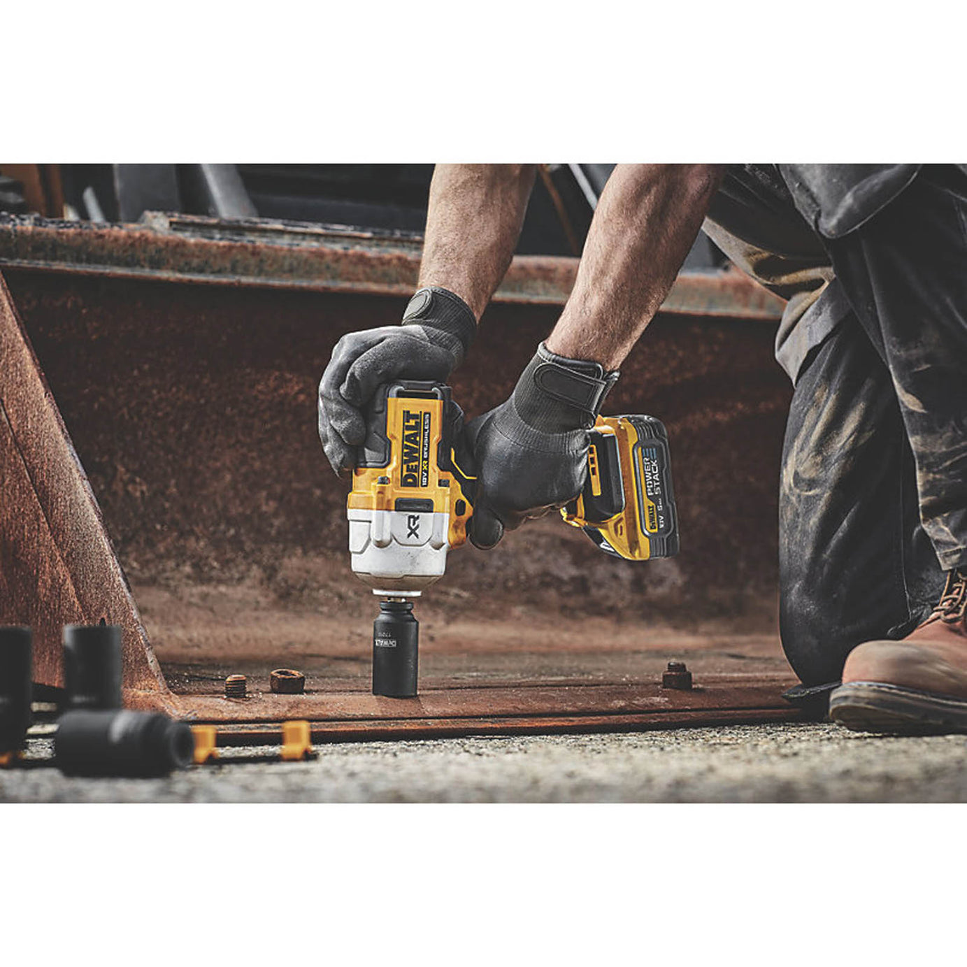 DEWALT Cordless Impact Wrench DCF961N-XJ 18V Li-Ion XR Brushless Body Only - Image 4
