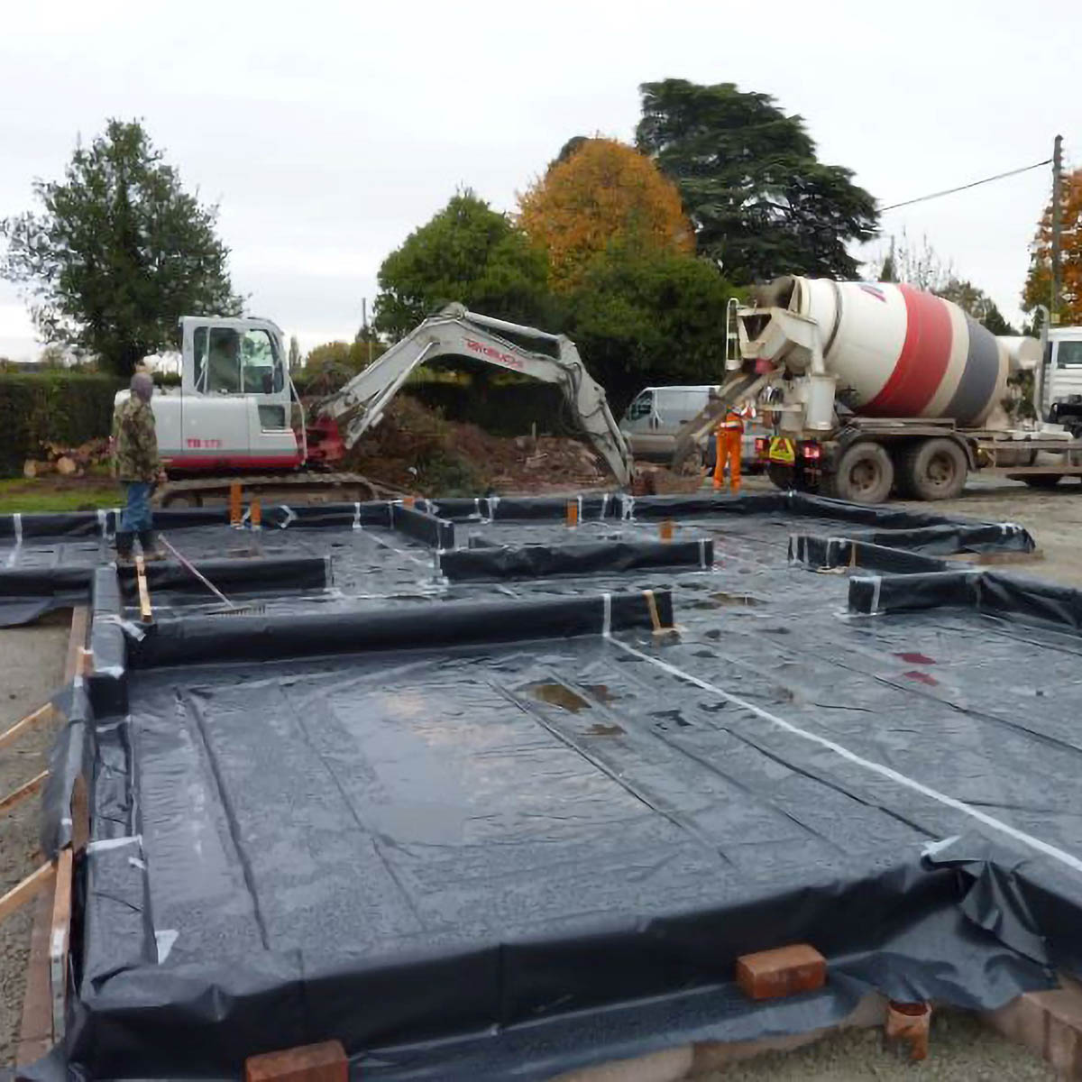 Damplas Damp Proof Membrane Black 300 Micron Lightweight Flexible (L)15m (W)4m - Image 2