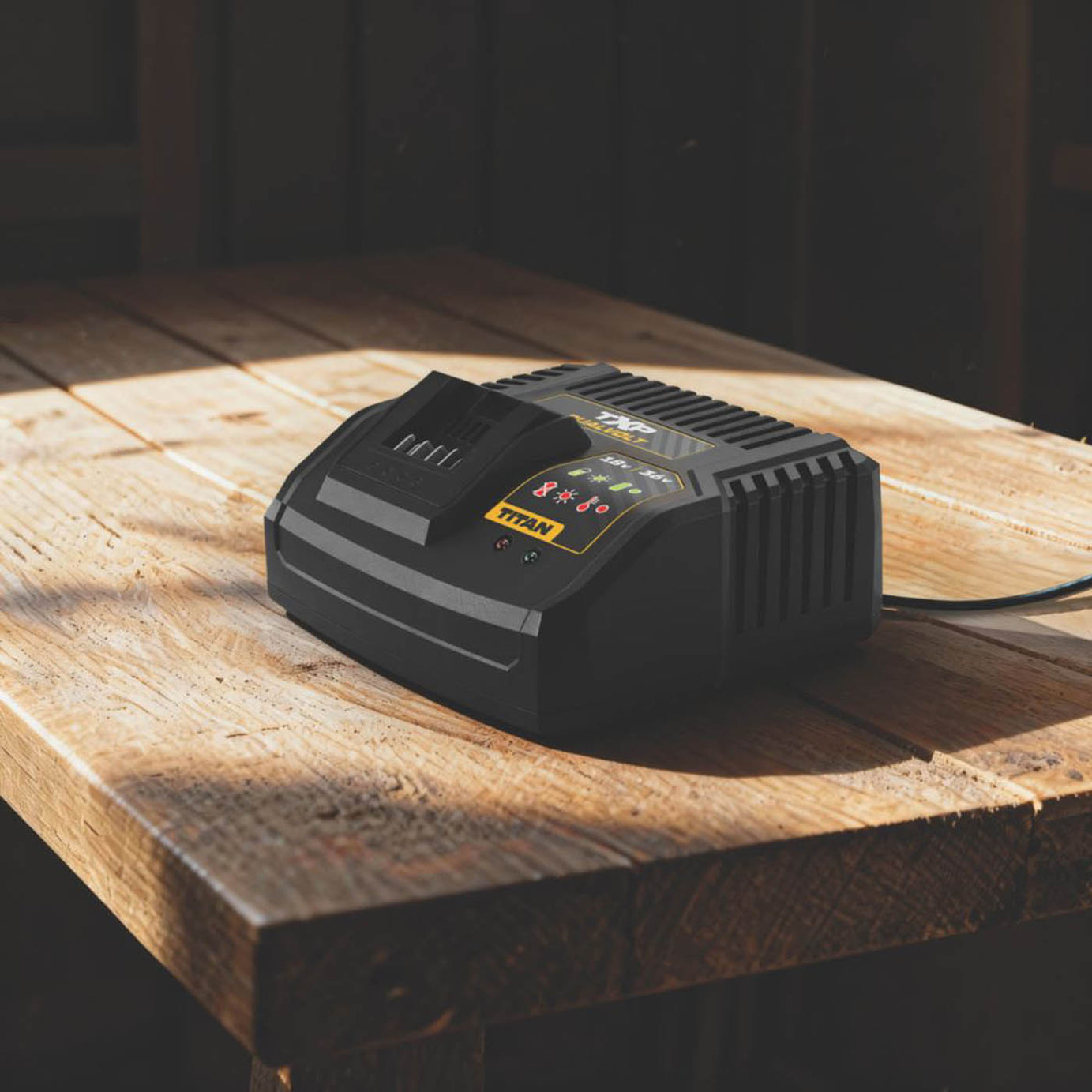 Titan Fast Charger Dual Voltage TTB1242CHR 18/36V Li-Ion - Image 4