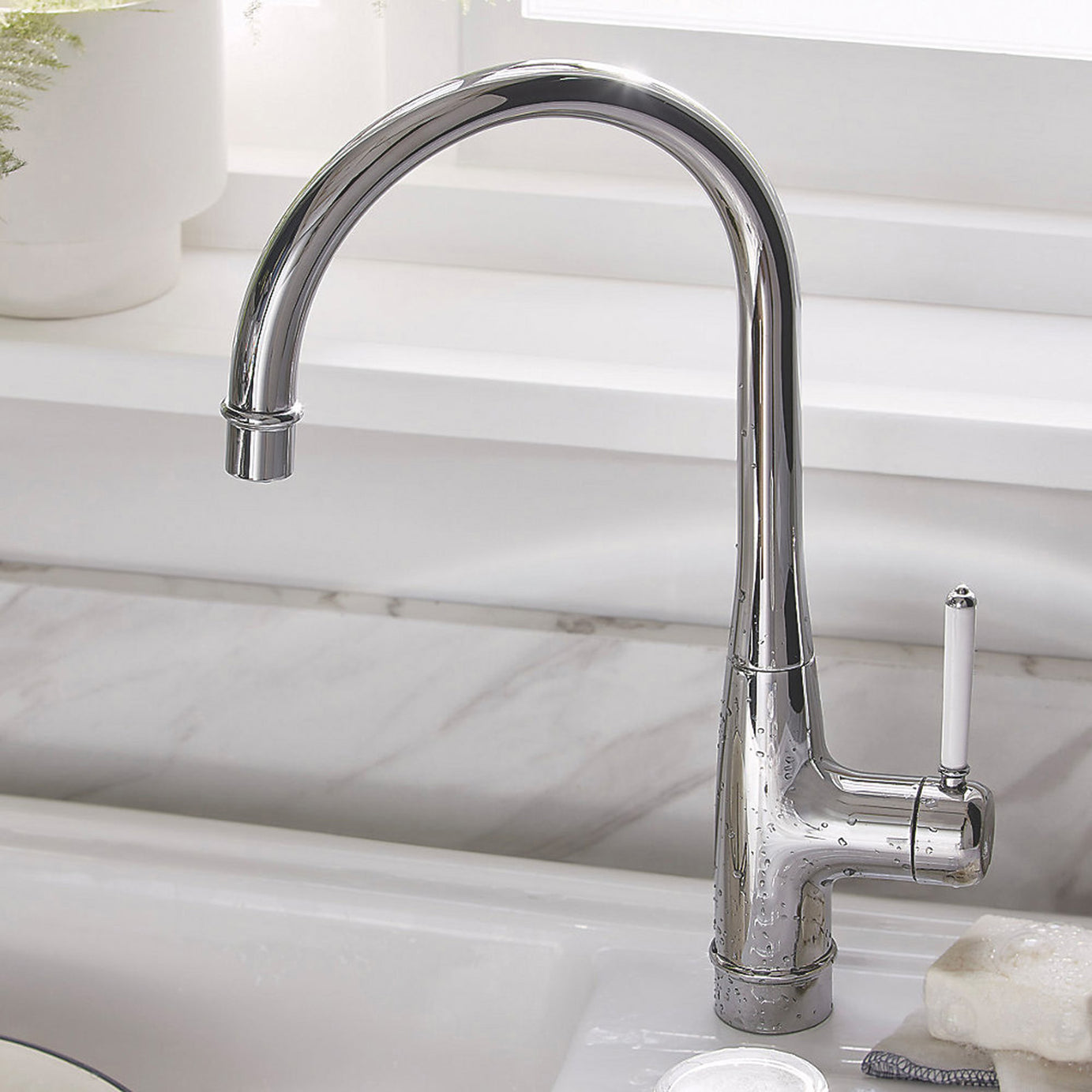 Kitchen Tap Sink Mono Mixer Chrome Swirl Swan Neck Side Lever Operation Faucet - Image 3
