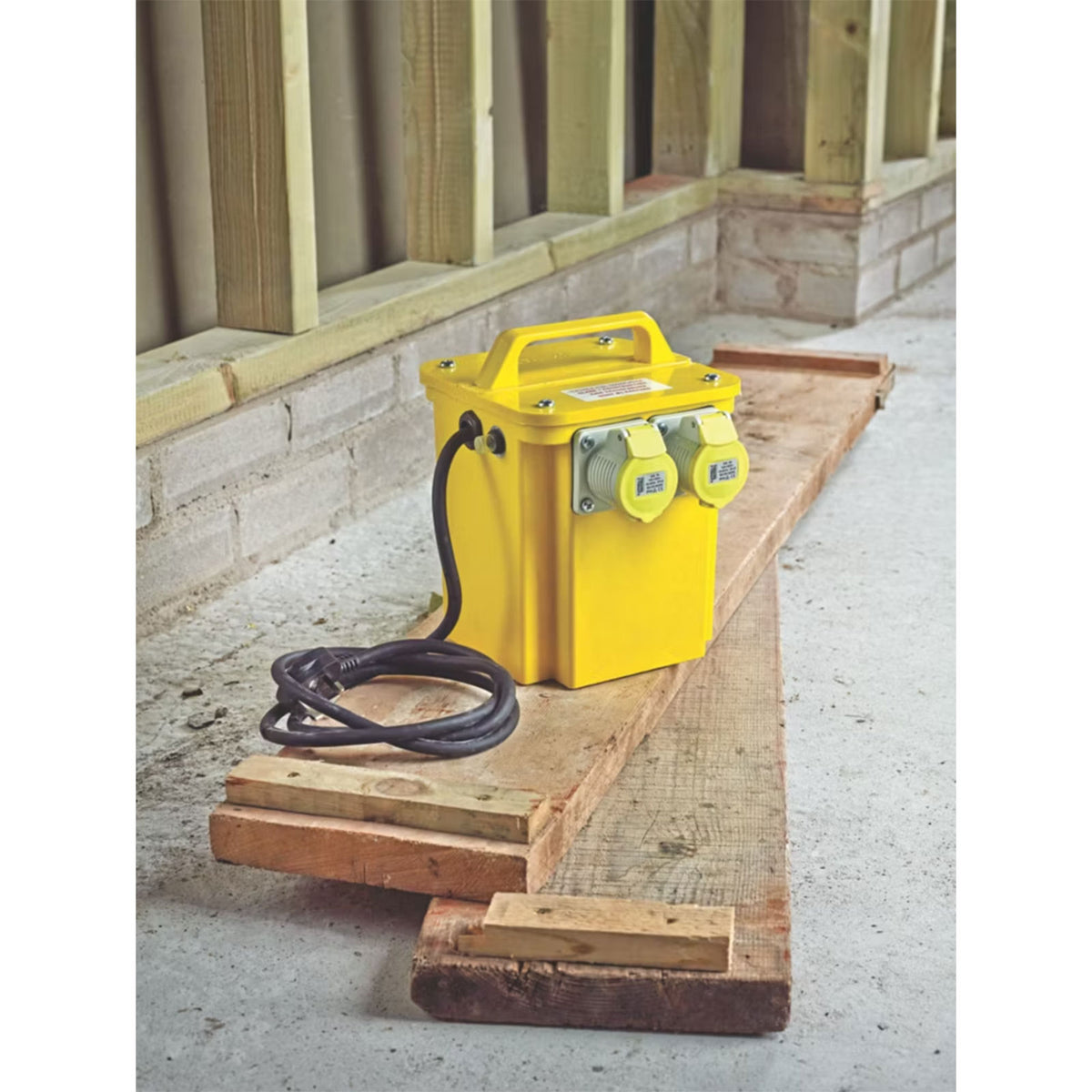 Carroll & Meynell Transformer Distribution Kit 3kVA 230V/110V - Image 4