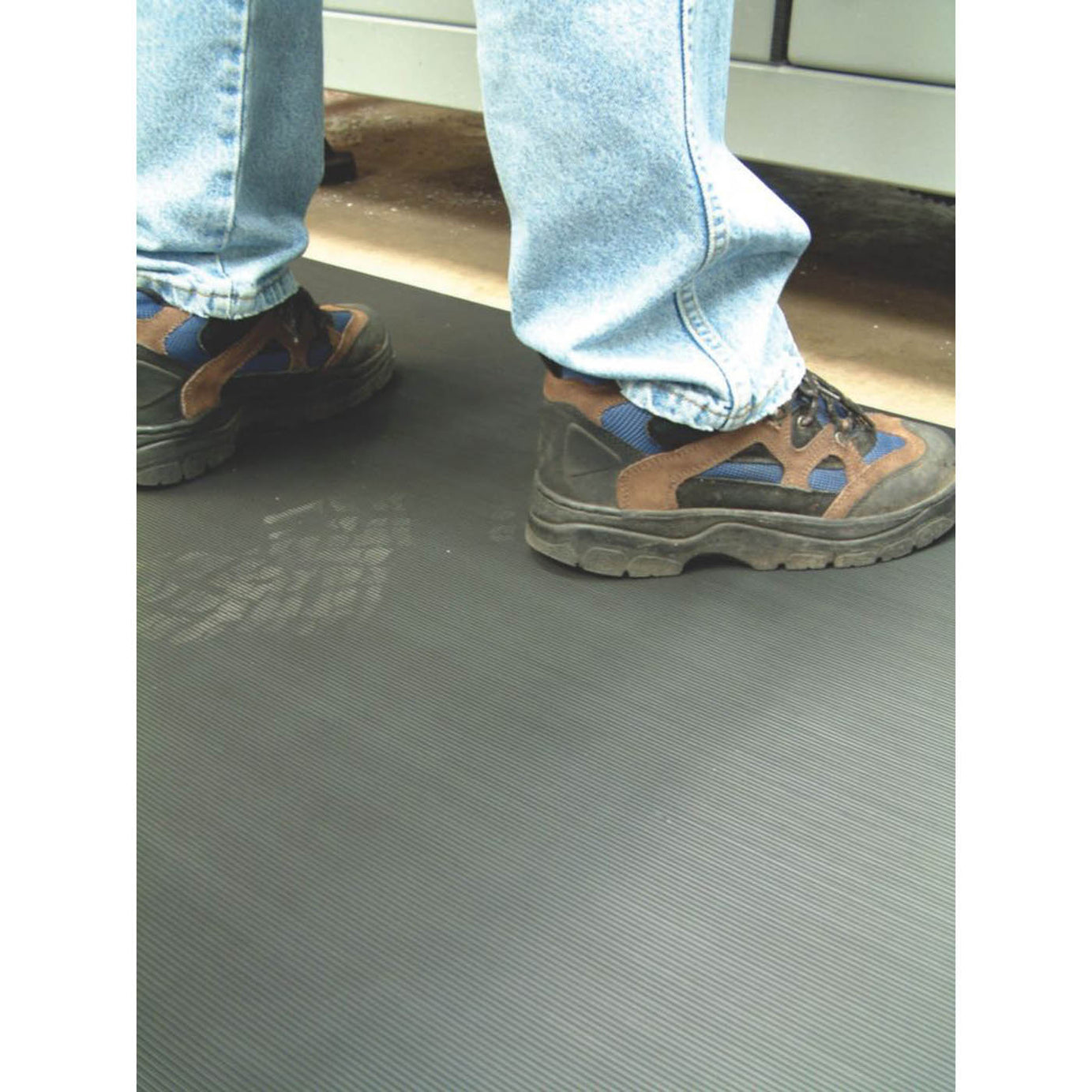 COBA Europe Floor Mat Fluted Rubber Anti Slip Black Water Resistant 10 x 0.9m - Image 4