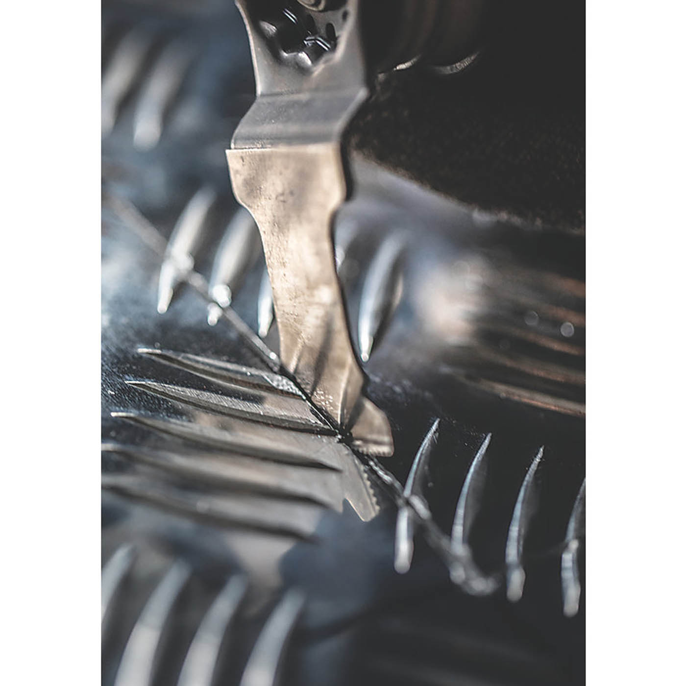 Bosch Plunge Cutting Blade Expert MultiMax 32mm Multi Material Carbon Steel - Image 3